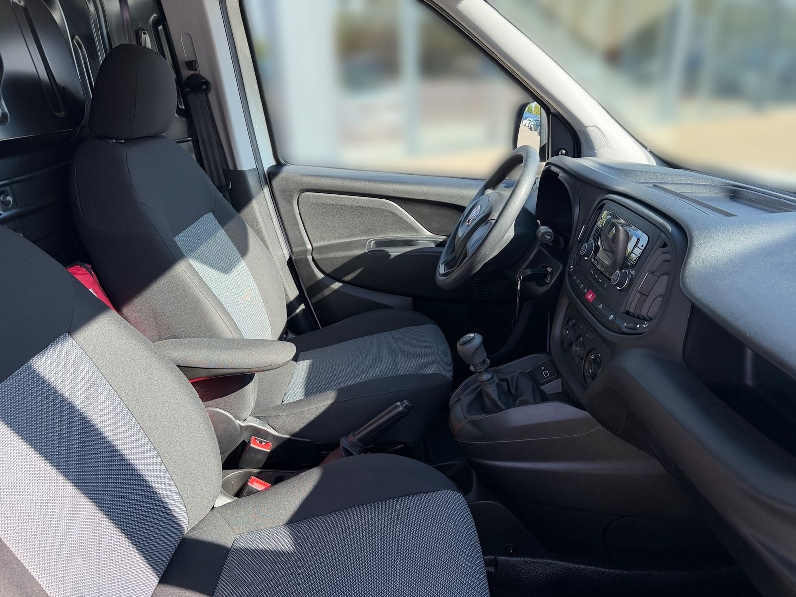 Fahrzeugabbildung Fiat Doblò Cargo Serie2-Warentransport Kawa L1H1 Easy