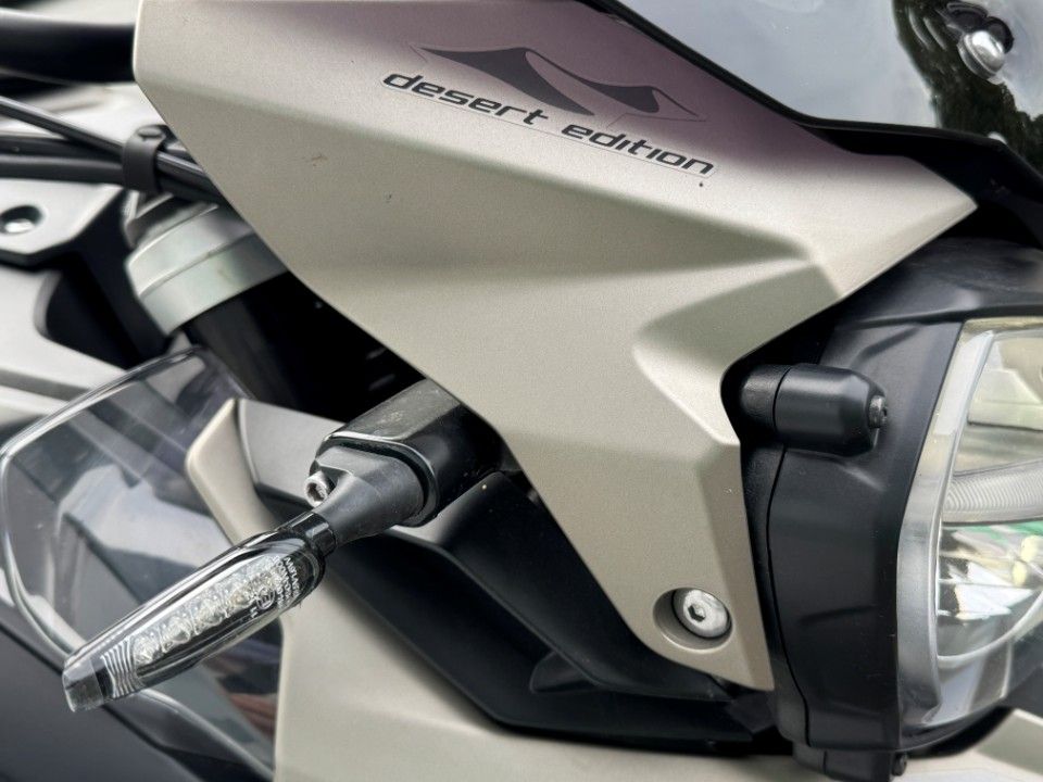 Fahrzeugabbildung Triumph Tiger 1200er Desert Edition Koffer Bügel Scheibe