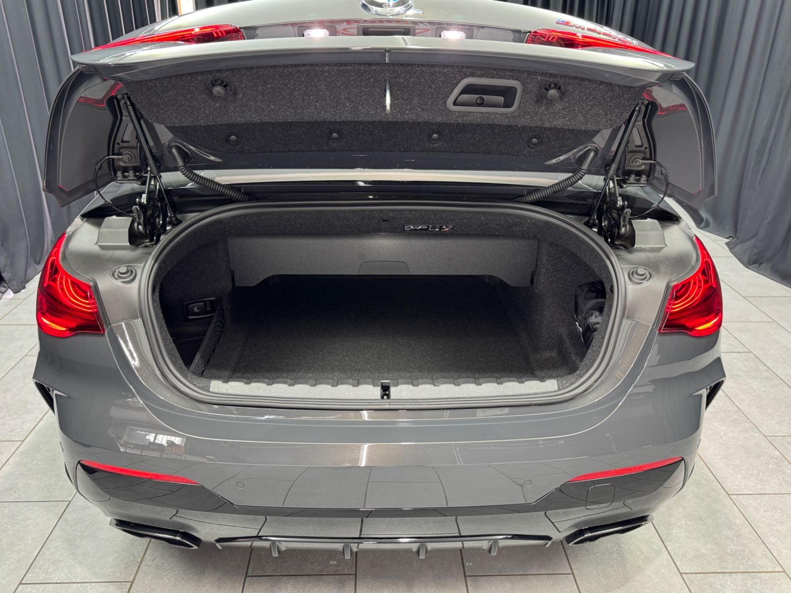 Fahrzeugabbildung BMW M440i Cabrio xDrive|INDIVIDUAL|H&K|LEDER|FACELIF