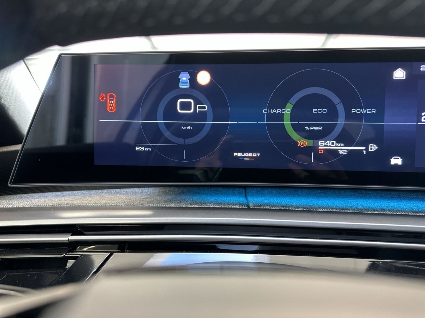 Fahrzeugabbildung Peugeot 5008 Hybrid 1.2 EU6e Allure HYBRID 136 e-DSC6