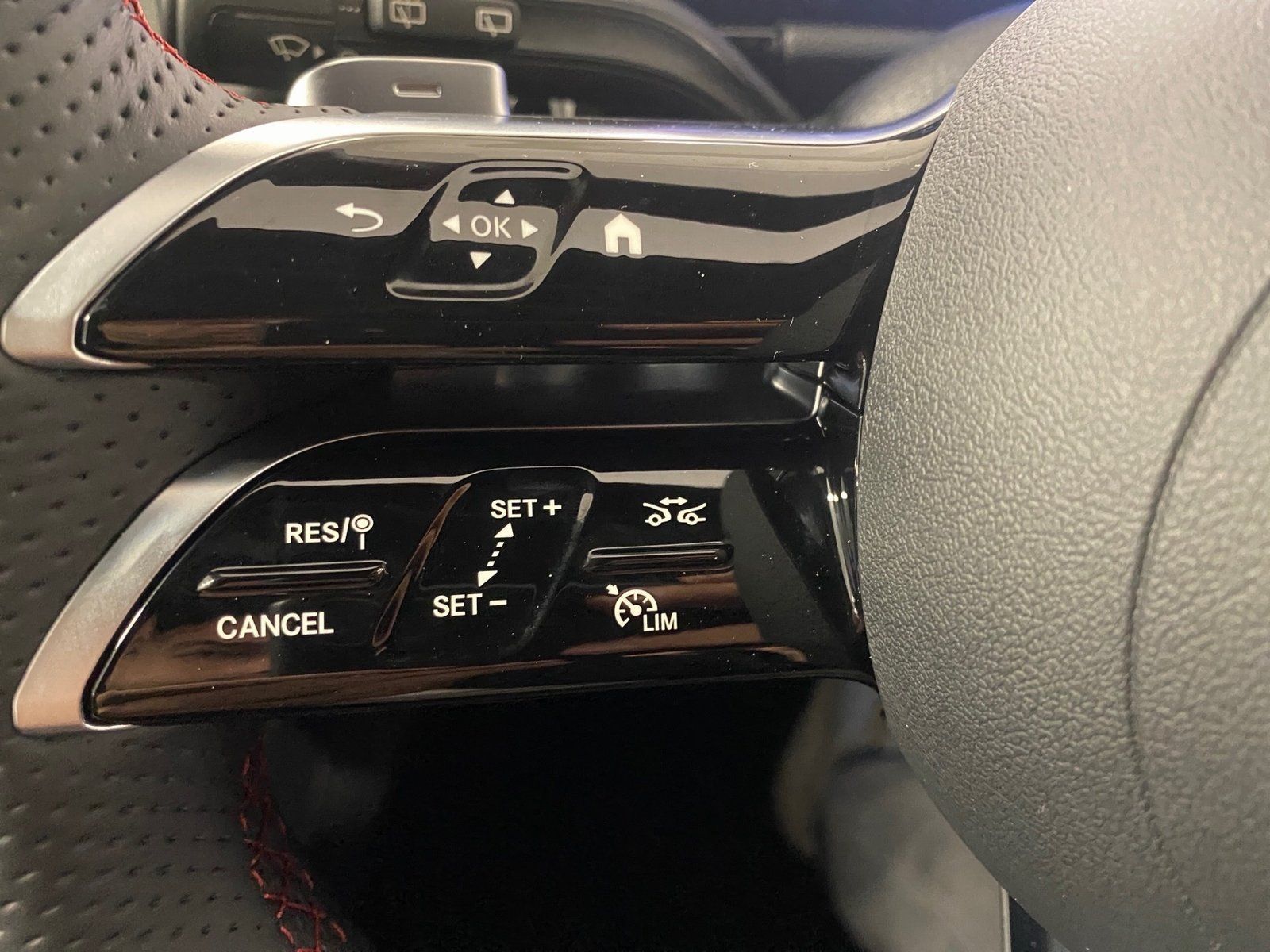 Fahrzeugabbildung Mercedes-Benz GLA 180 AMG*Distronic*360*EasyPack*Totwinkel*LED
