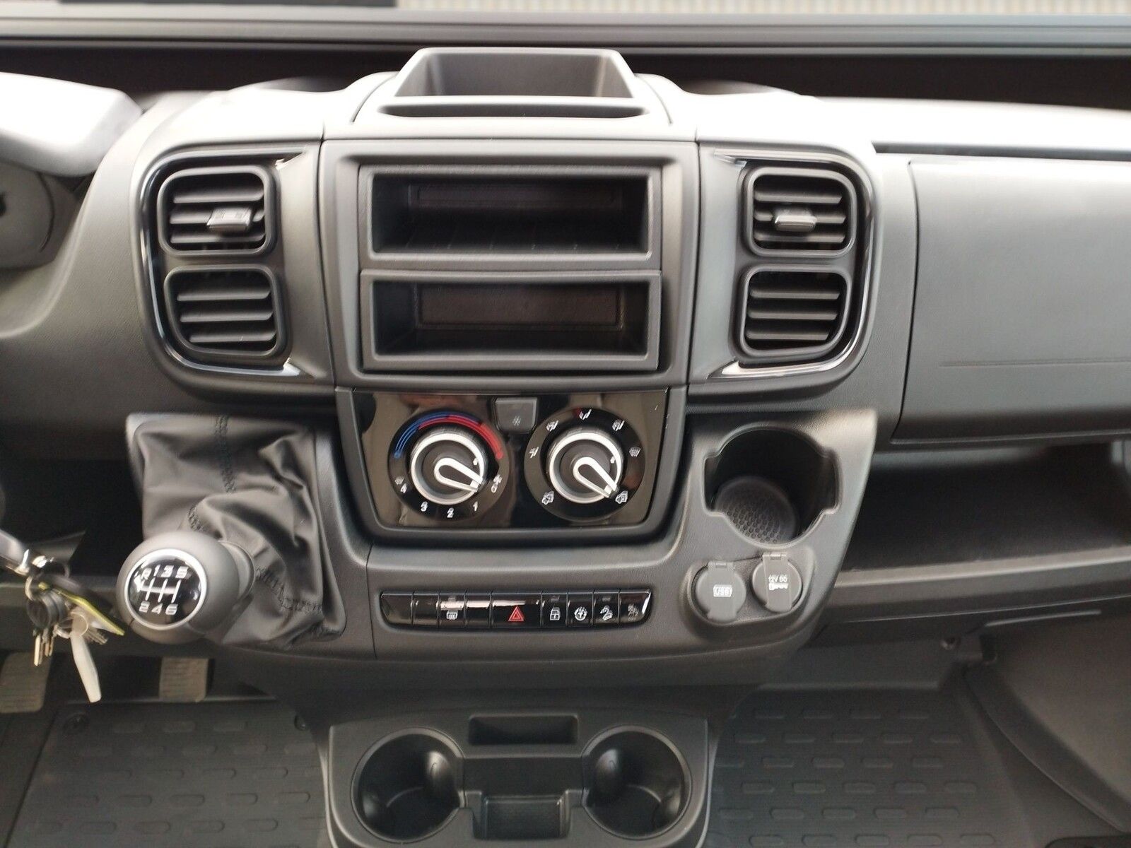 Fahrzeugabbildung Karmann Dexter DE 580 140 PS und Concept Paket