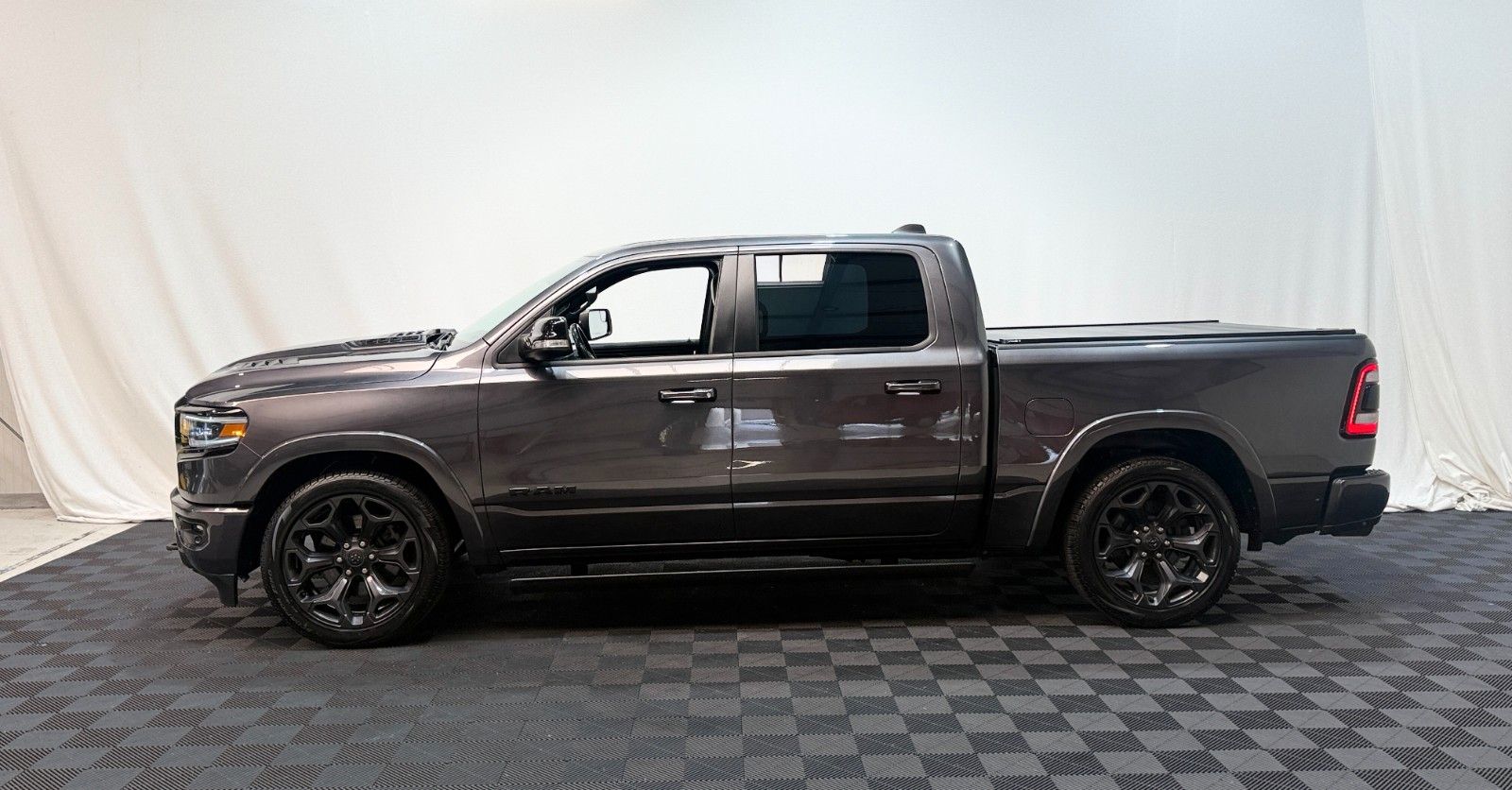 Fahrzeugabbildung Dodge RAM 1500 LIMITED NIGHT CREW CAB 4x4