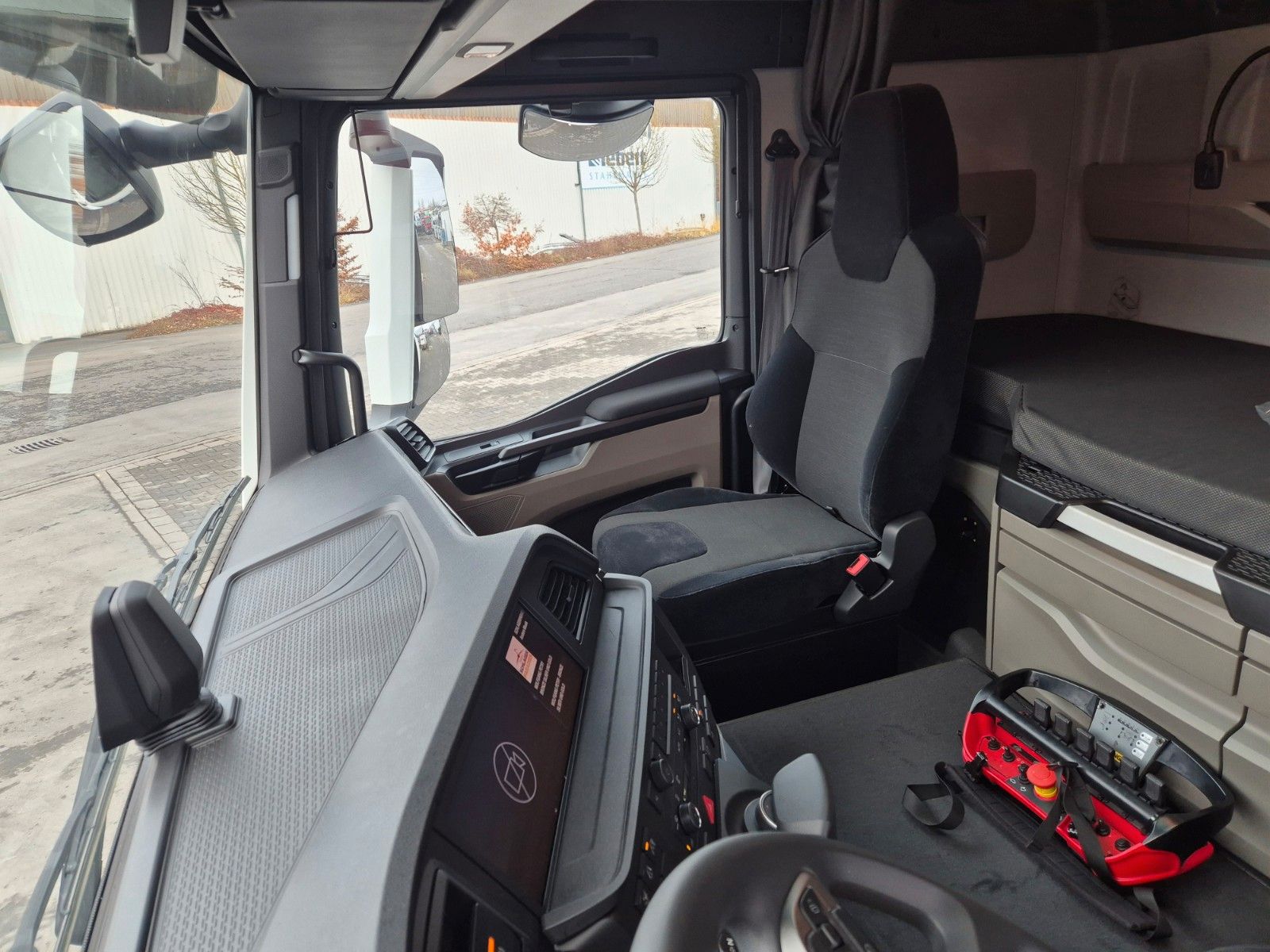 Fahrzeugabbildung MAN TGS 26.470 6x2-4 LL Palfinger PK19.001 SLD5 Funk