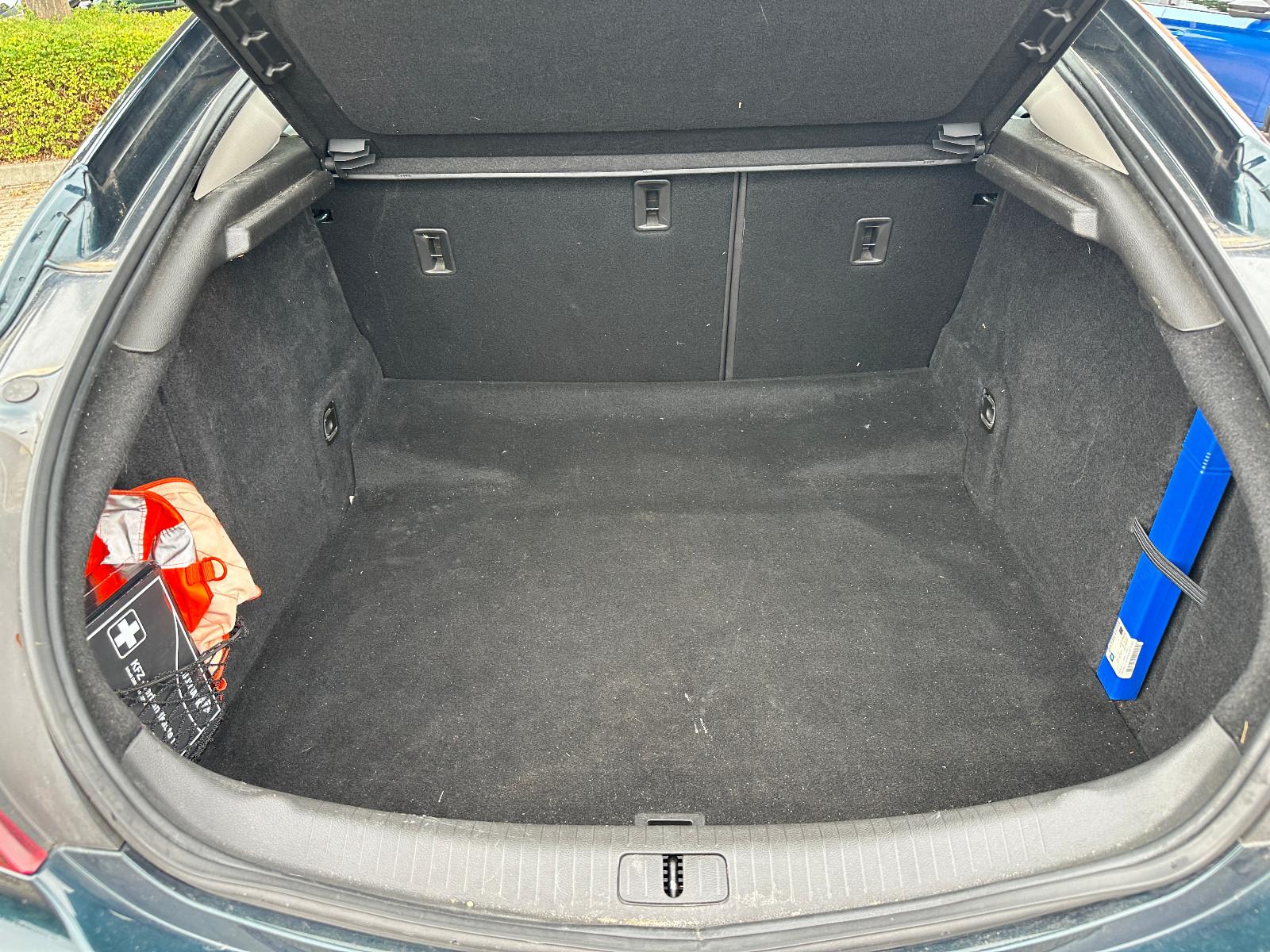 Opel Insignia XENON + KLIMAAUTO + BEH-LENKRAD + PDC