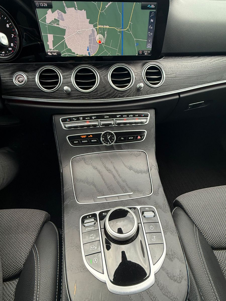 Fahrzeugabbildung Mercedes-Benz T-Modell E 200,Navi,Sitzh.