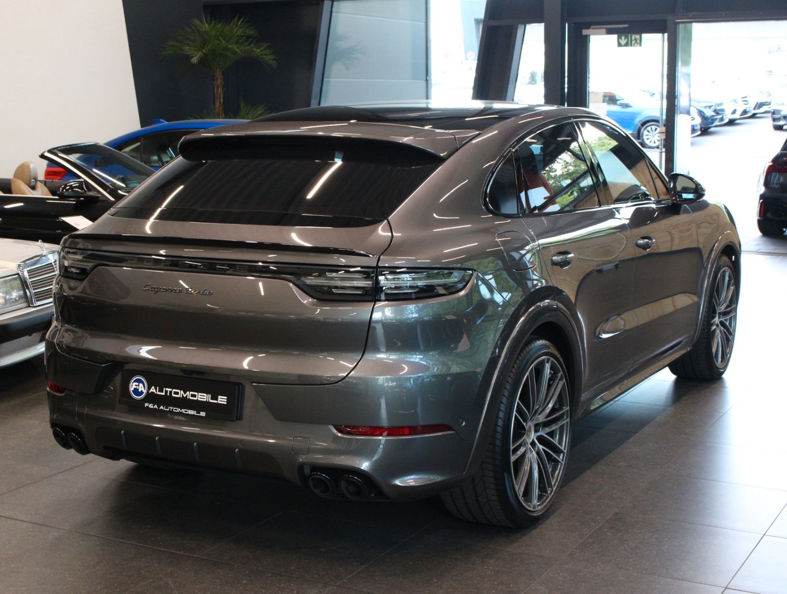 Fahrzeugabbildung Porsche Cayenne Turbo SportDesign-Paket|Carbon|PSCB|PDCC