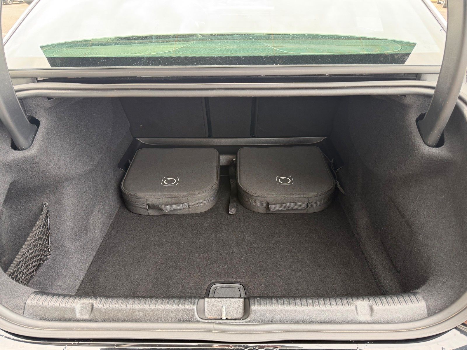 Fahrzeugabbildung Mercedes-Benz EQE 300 Avantgarde+AHK+RFK+Ambiente+HaLenkung