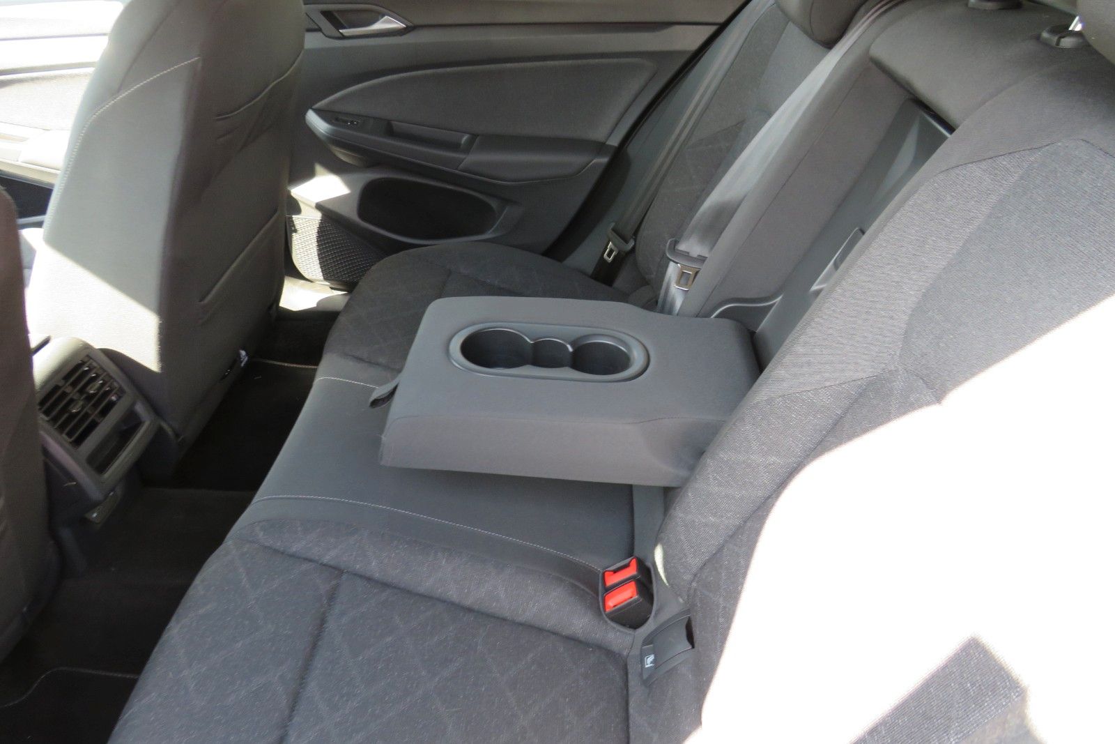 Fahrzeugabbildung Volkswagen Golf Variant LIFE DSG NAVI APP ACC SITZH. LED 1H