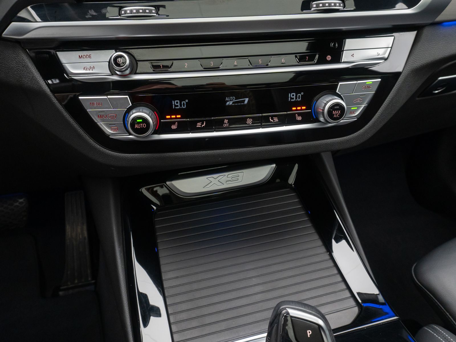 Fahrzeugabbildung BMW X3 xD20d xLine Kamera DAB AHK Komfort HUD 20Zoll