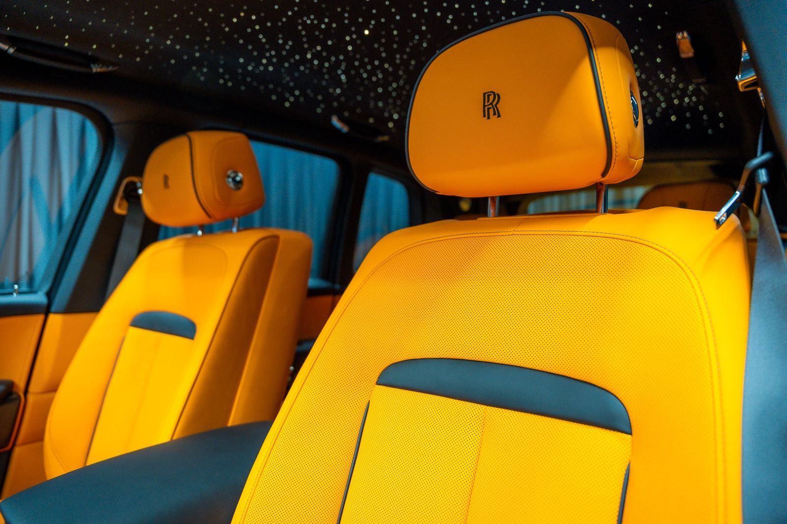 Fahrzeugabbildung Rolls-Royce Cullinan Black Badge 4Seats Starlight 2025 FULL