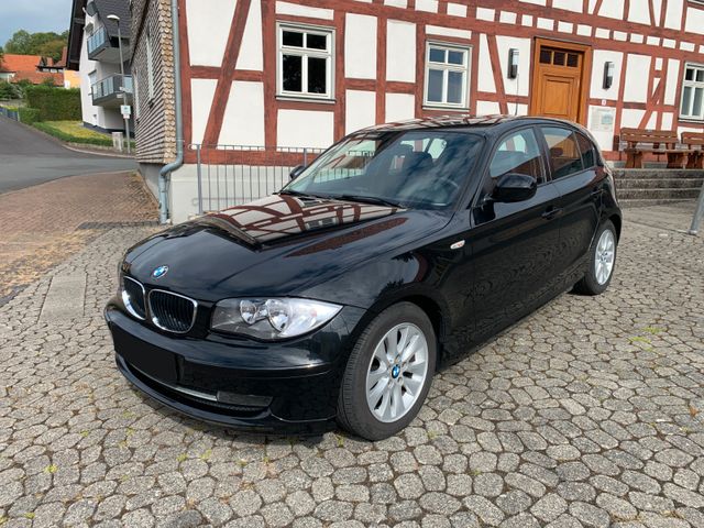 BMW 116i  Navi / 8-fach bereift / TÜV 10/26 NEU