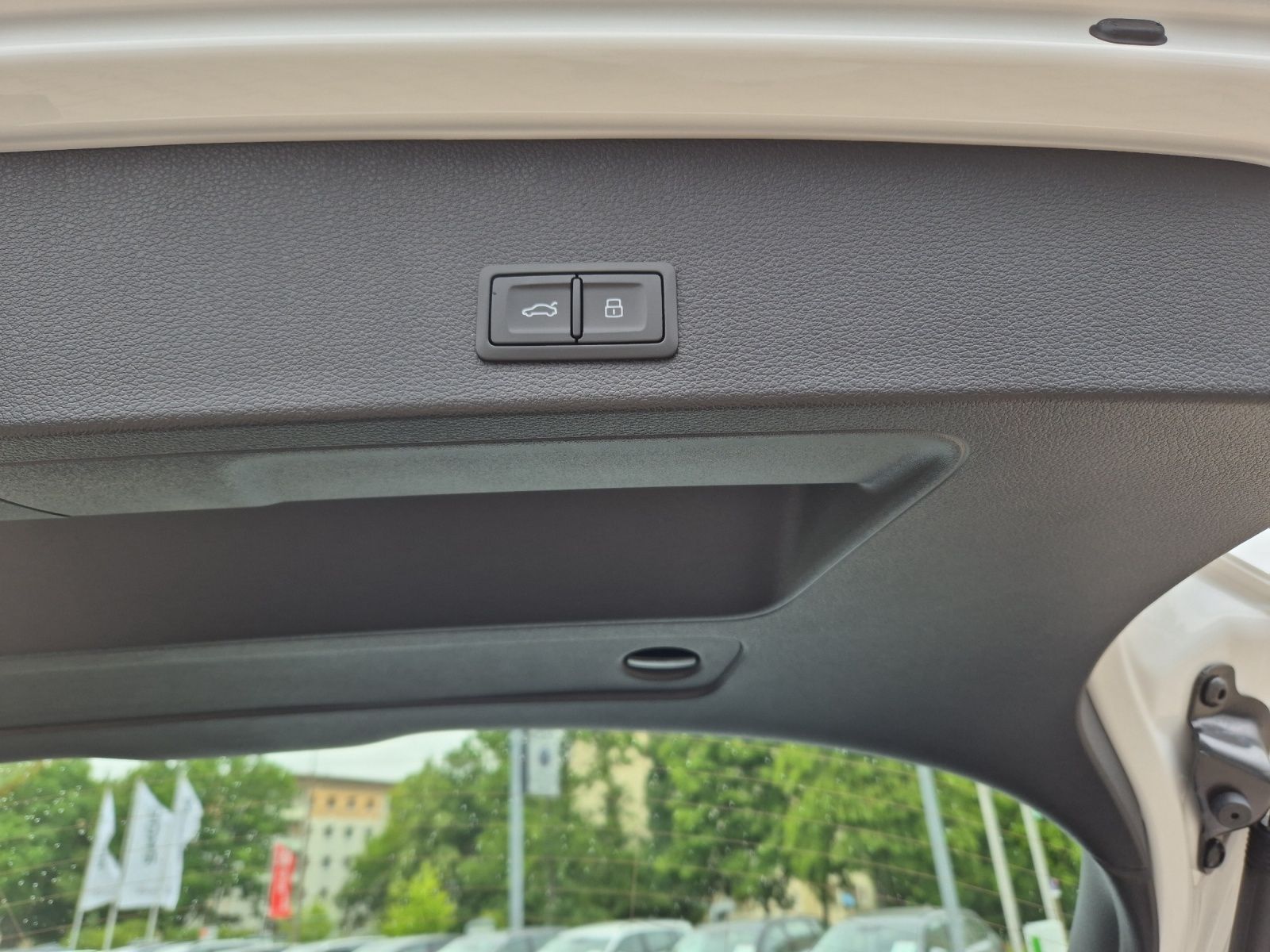 Fahrzeugabbildung Audi Q2 35 TFSI advanced S-tronic LED AVC GRA PDC SH