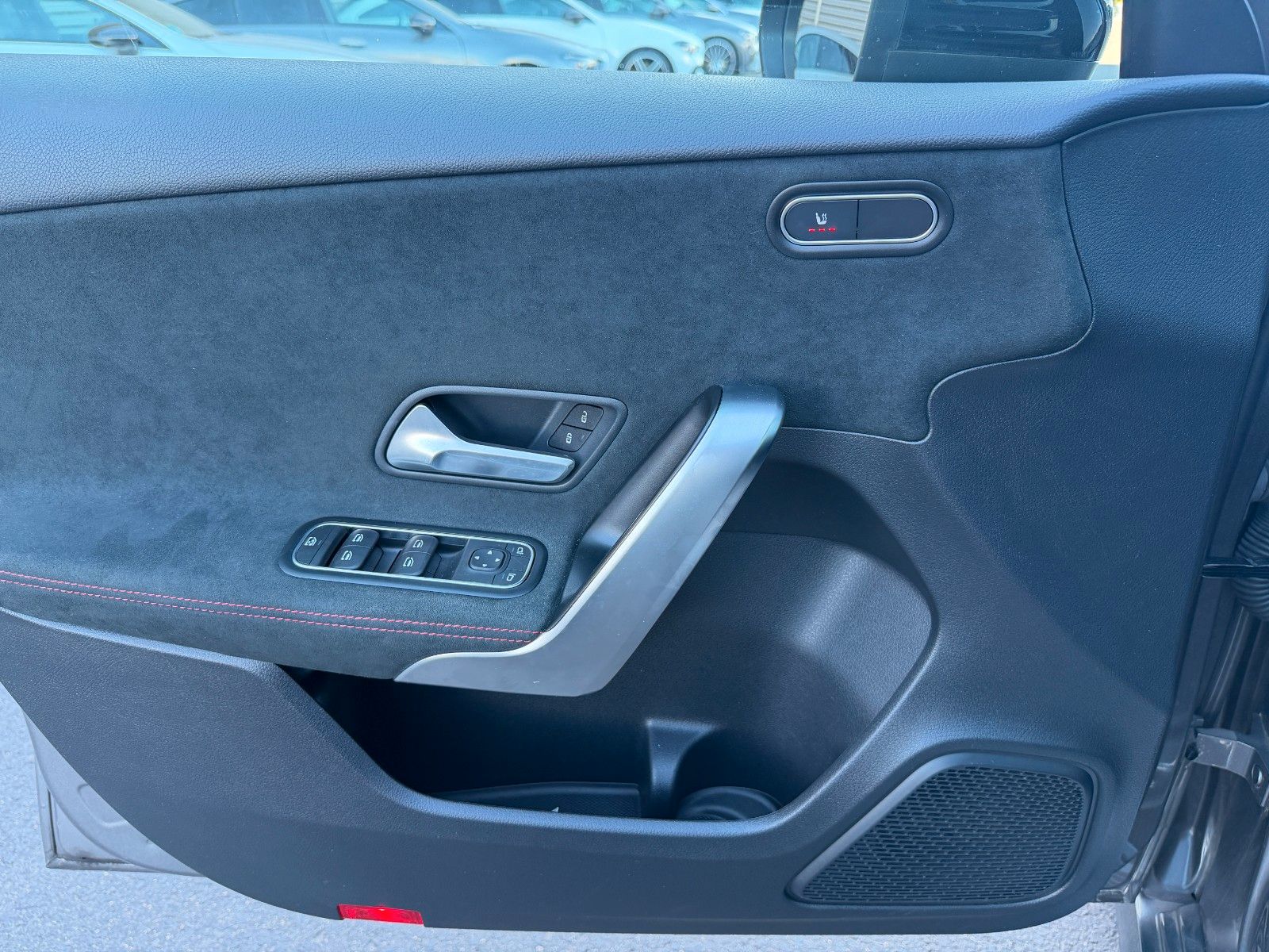 Fahrzeugabbildung Mercedes-Benz A 180 AMG Night+Pano+LED+Carplay
