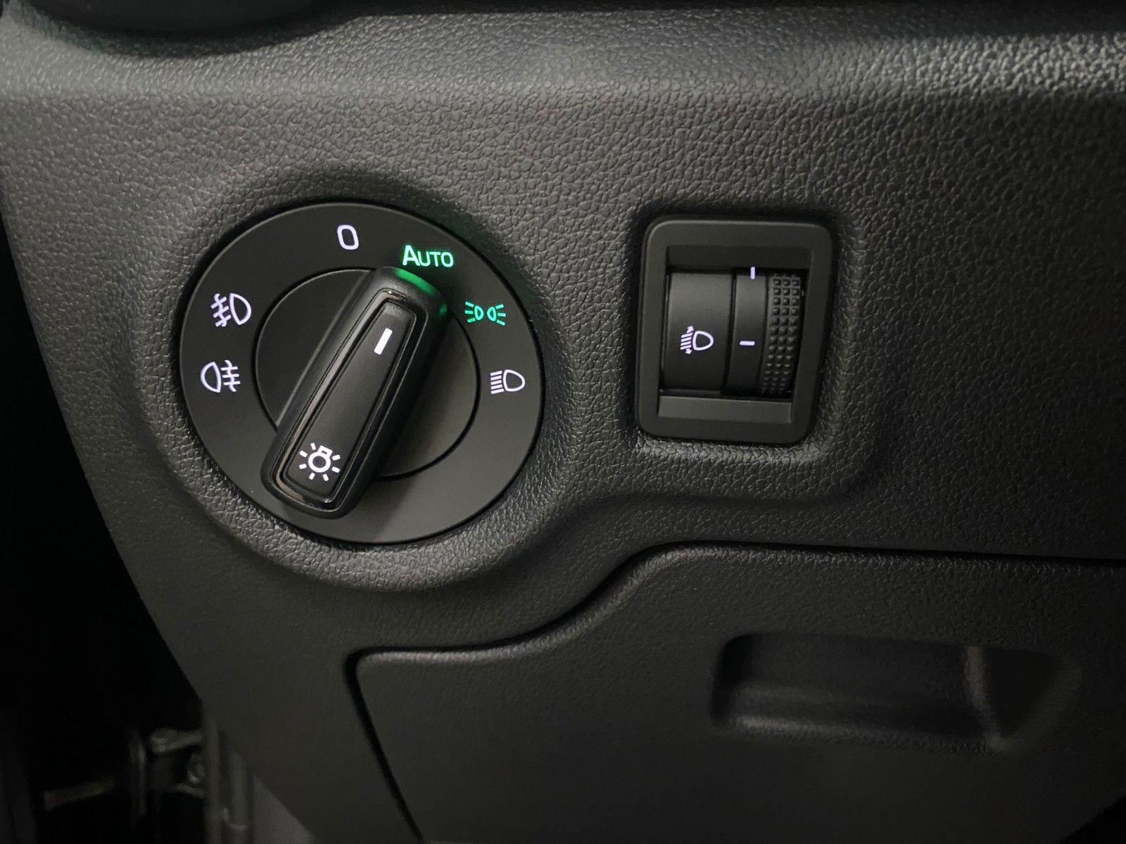 Fahrzeugabbildung SKODA Fabia 1.5 TSI DSG Monte Carlo+KAMERA+Android+ALU