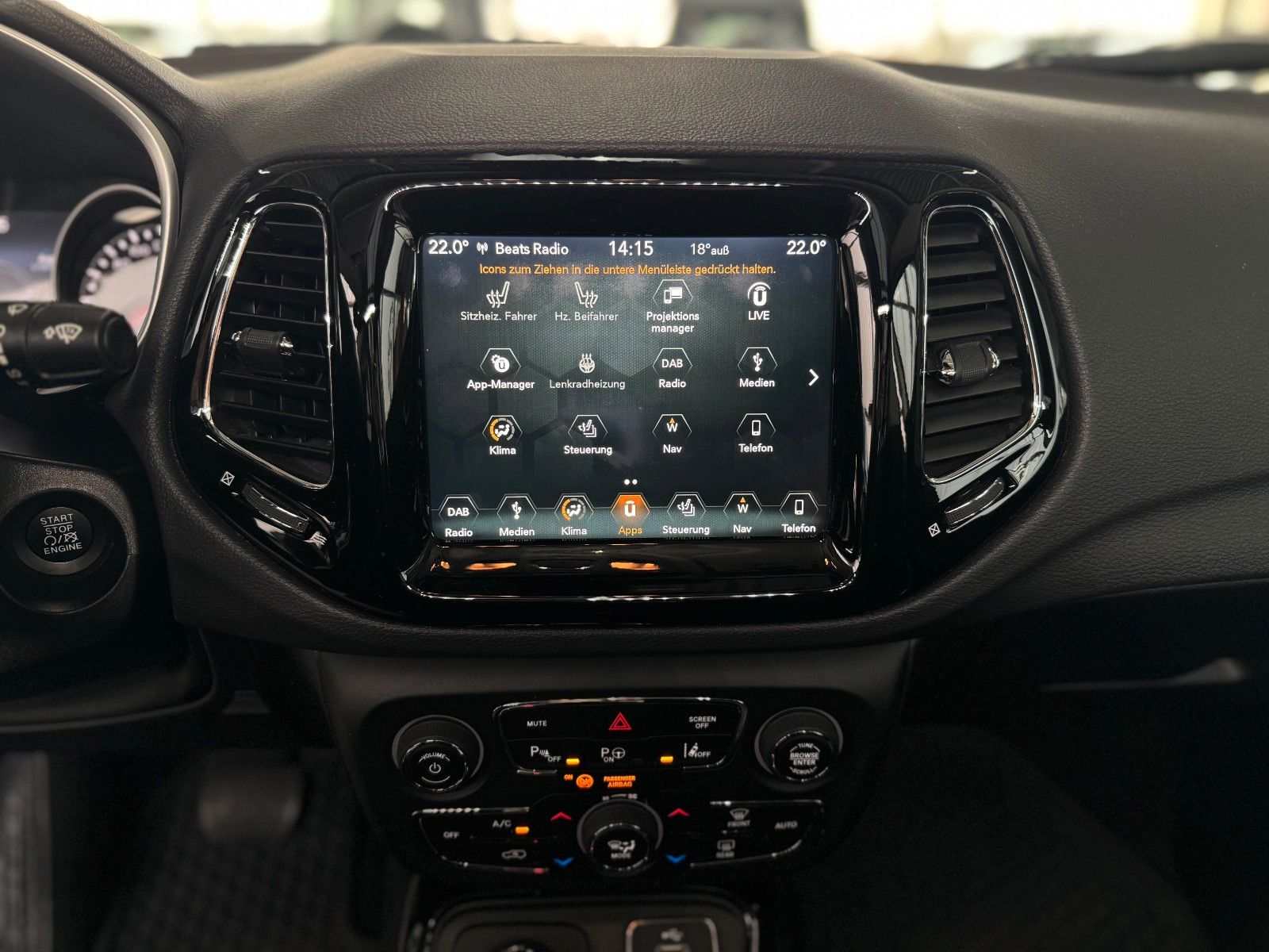 Fahrzeugabbildung Jeep Compass 1.4T Limited 4WD "Pano AHK Winterpaket"