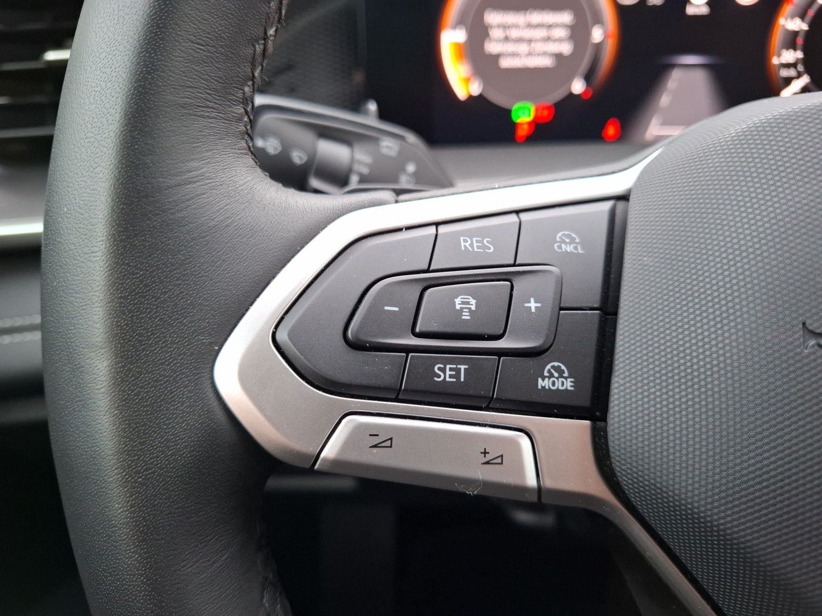 Fahrzeugabbildung Volkswagen Tayron TDI Life DSG 4M 7-Si Matrix AHK Navi AID