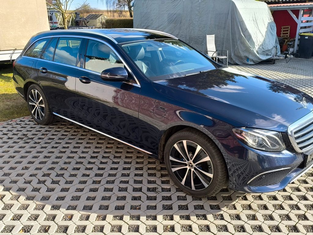 Image of Mercedes-Benz E 200