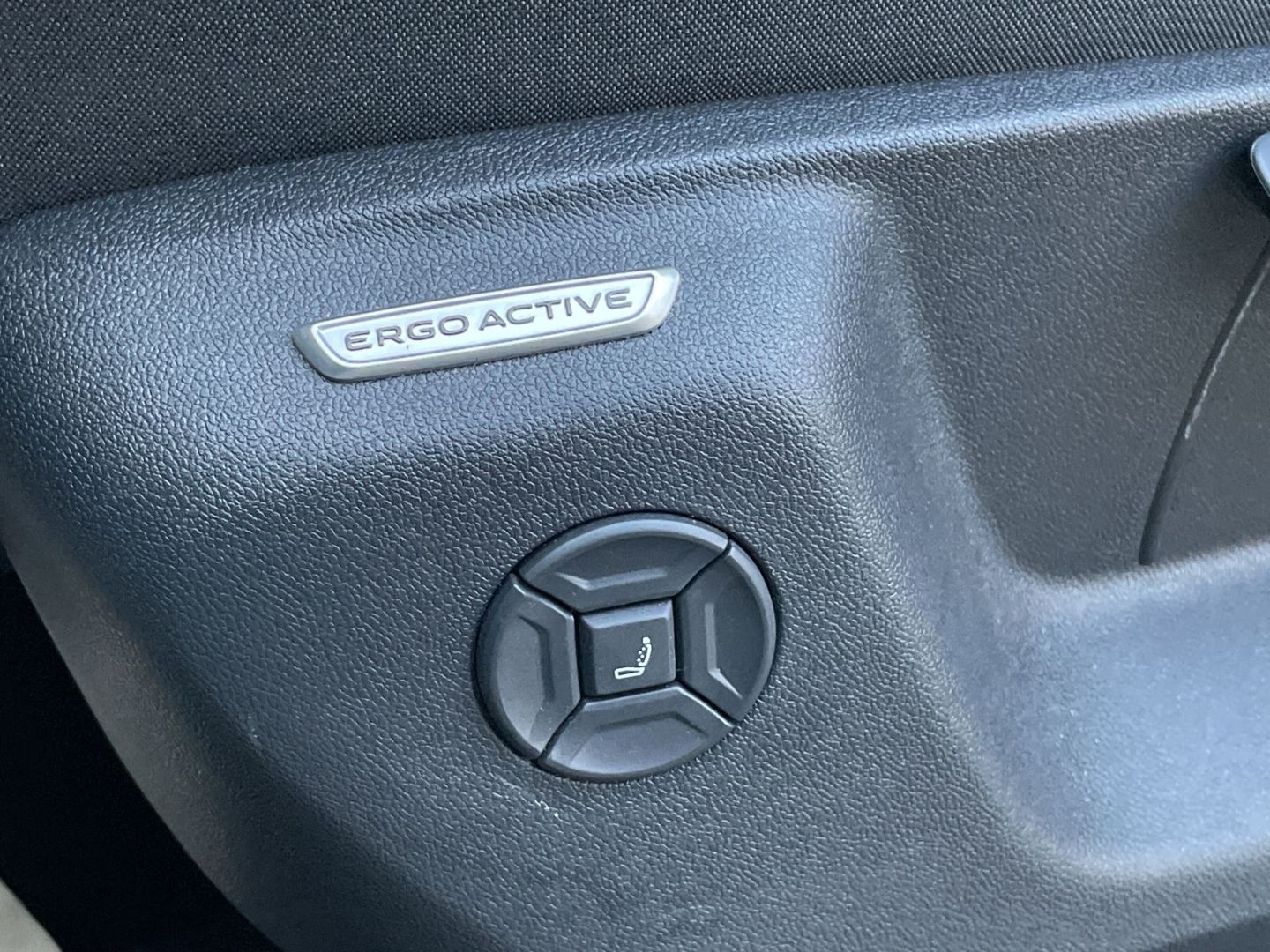 Tiguan 2.0 TDI 4M R-Line Standhzg/AHK/HUD/360°Ka