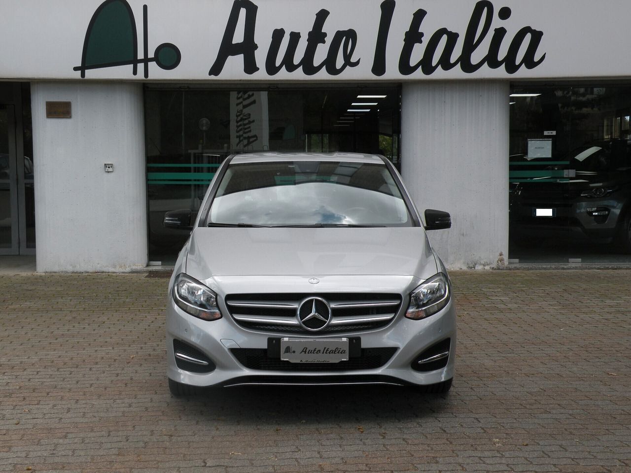 MERCEDES-BENZ B 180