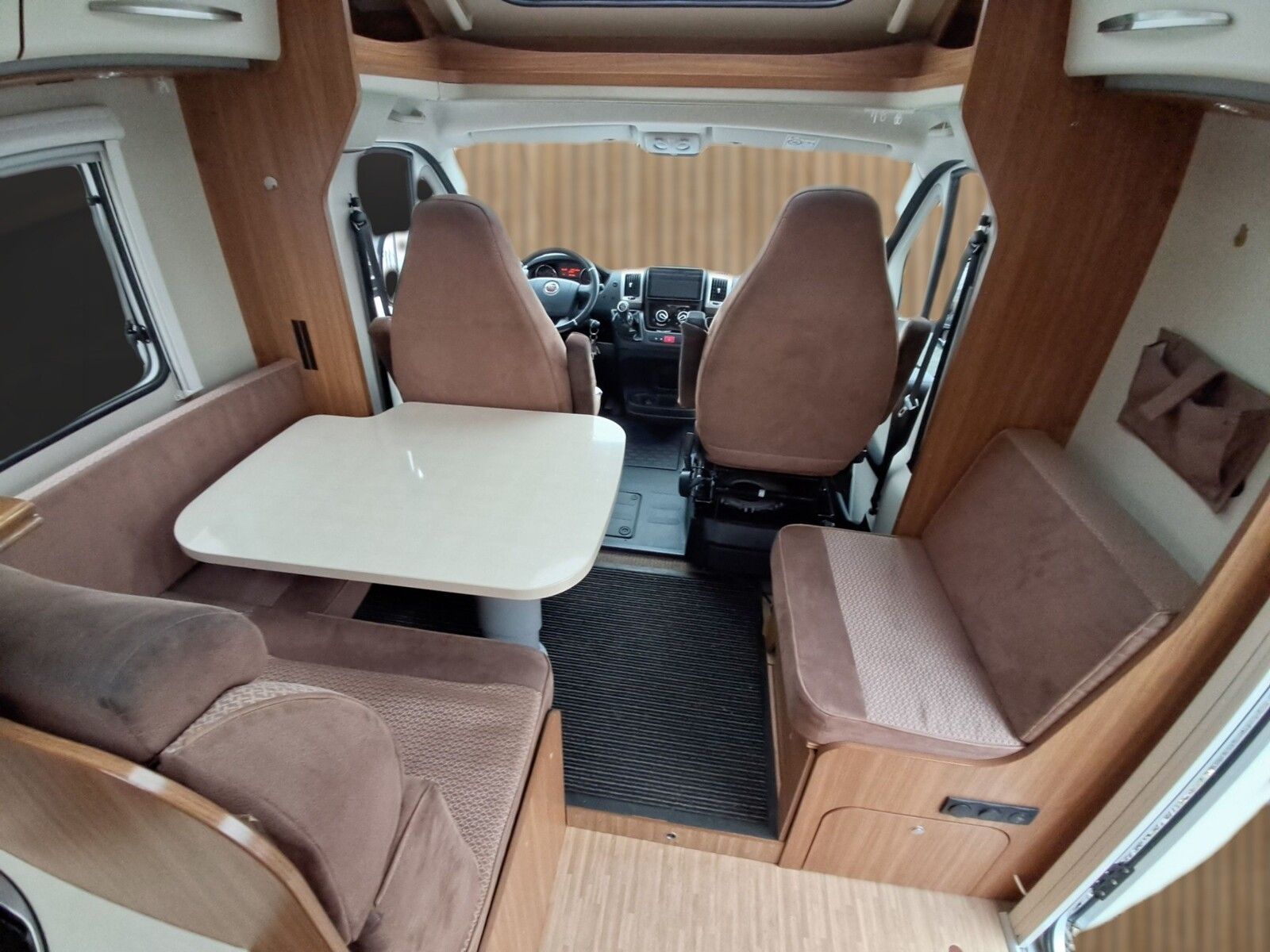 Fahrzeugabbildung Carado T 449 Markise,Sat,Solar,TV,AHK,Allwetterreifen