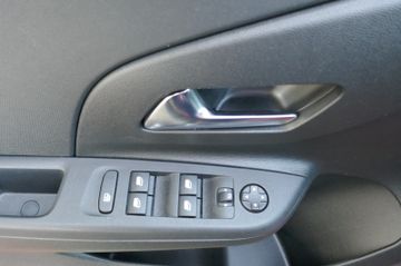 Bild 16 Opel Corsa F Edition; Sitz- u. Lenkradhzng., R-Kamera