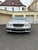 Mercedes-Benz E 320 AMG-Paket Lim. Nappal. Sitzklima. Pano. - Mercedes-Benz E 320 mit Benzin-Antrieb: Scheckheftgepflegt, Limousine