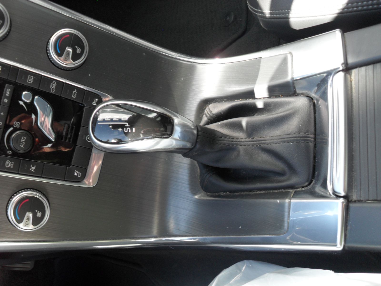 Fahrzeugabbildung Volvo XC 60 2.0 Automatik - Momentum 2WD