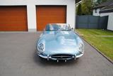 Jaguar E-Type - blaue Jaguar E-Type
