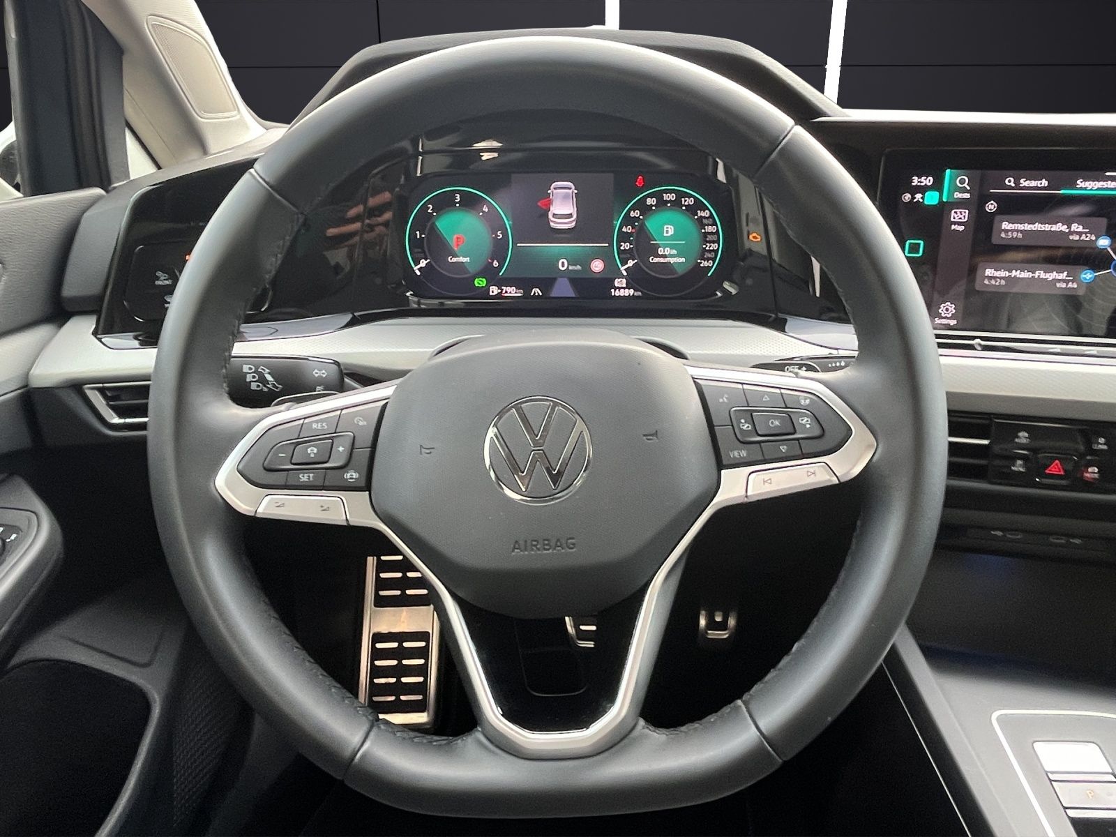 Fahrzeugabbildung Volkswagen Golf VIII TDI DSG AHK PANORAMA Kamera HuD ACC LE