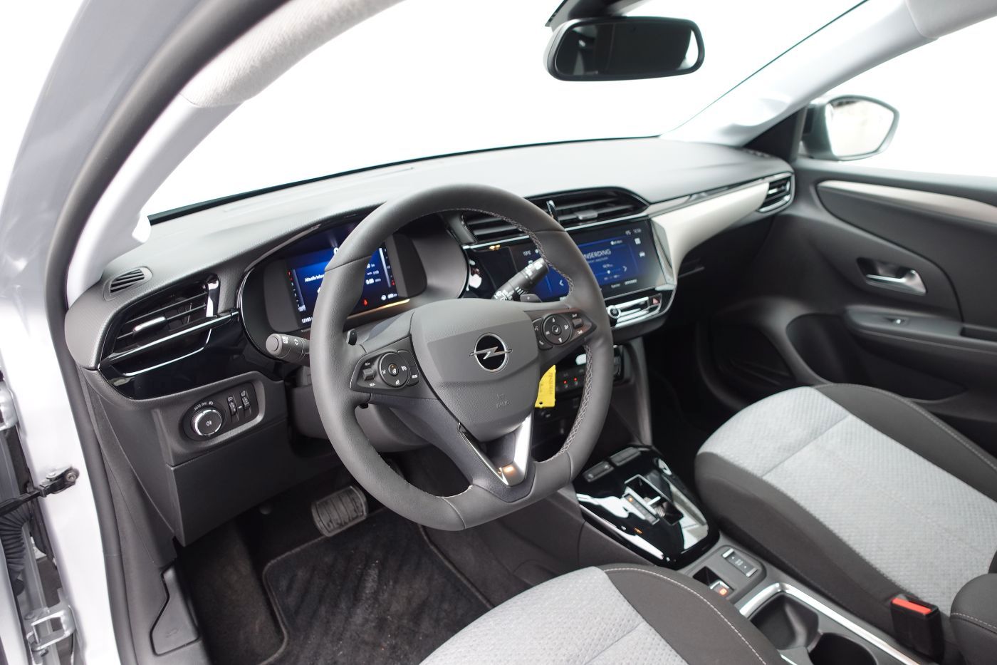 Fahrzeugabbildung Opel Corsa F 1.2 Turbo SHZ,Kam.,PDC,AUT,Allwetter