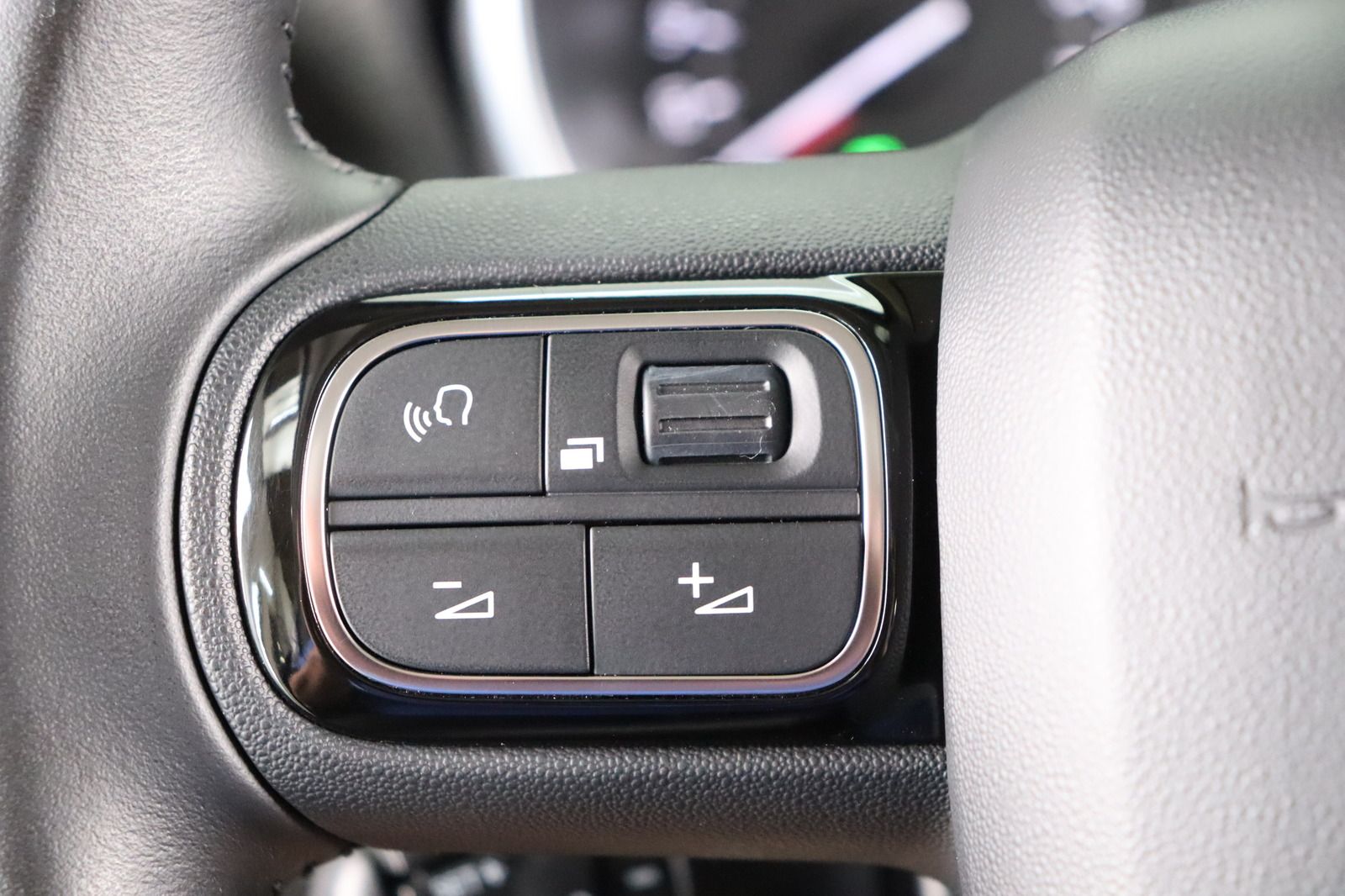 Fahrzeugabbildung Citroën C3 Aircross PT 110 Shine * LED * SHZ *
