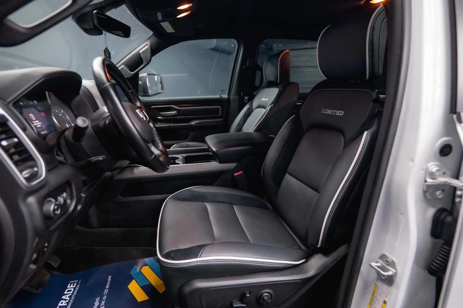 Fahrzeugabbildung Dodge RAM 5.7 V8 HEMI 4x4 OFFROAD Night-Paket *LED*19%