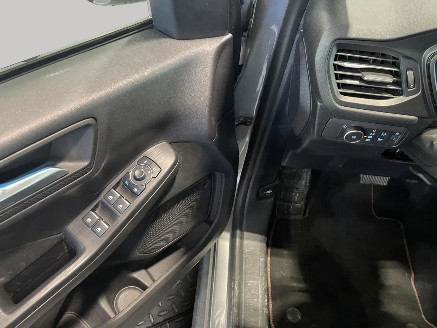 Fahrzeugabbildung Ford Kuga Hybrid ST-Line Navi Digitales Cockpit LED
