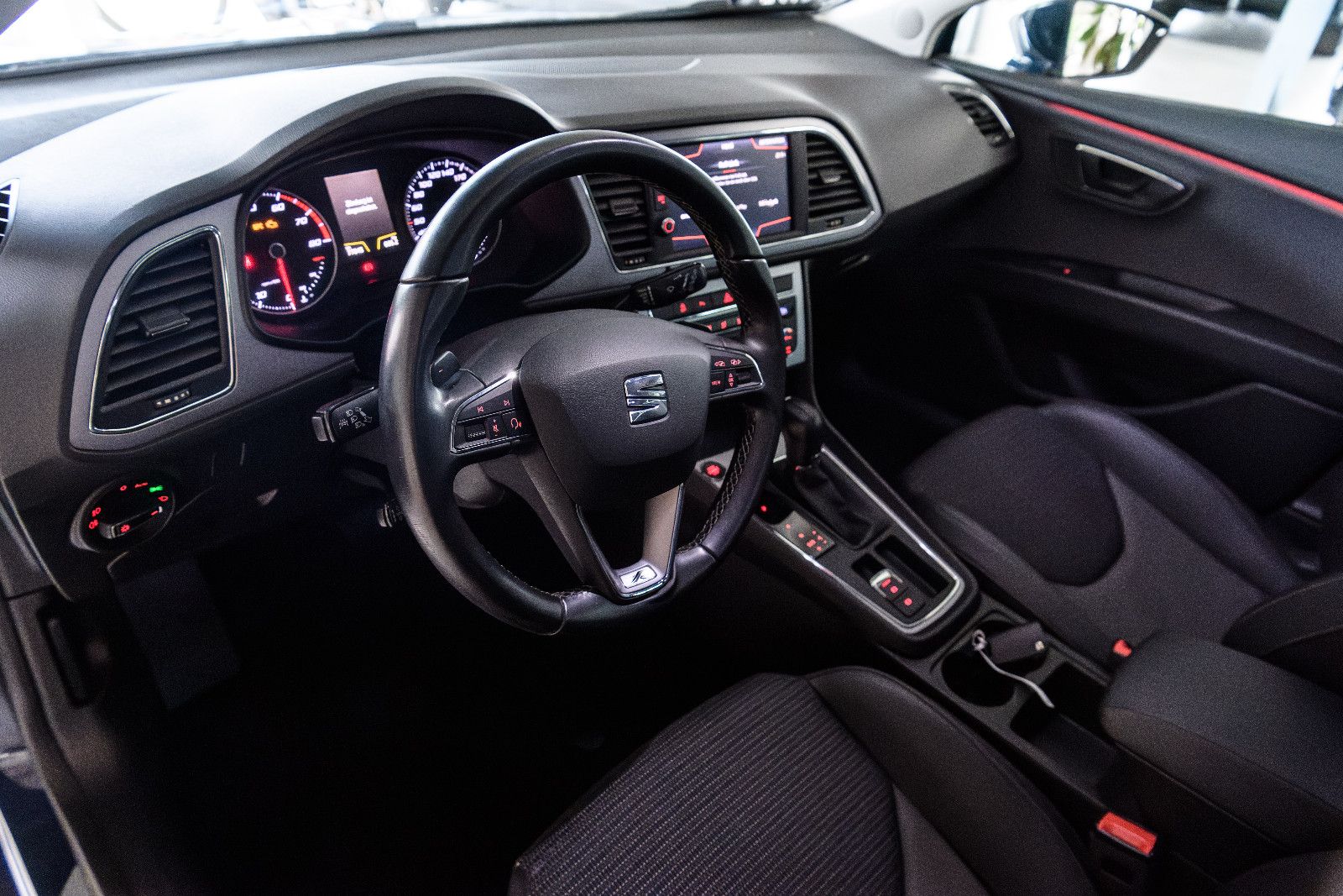 Fahrzeugabbildung SEAT Leon ST Xcellence DSG+Navi+AHK+LED