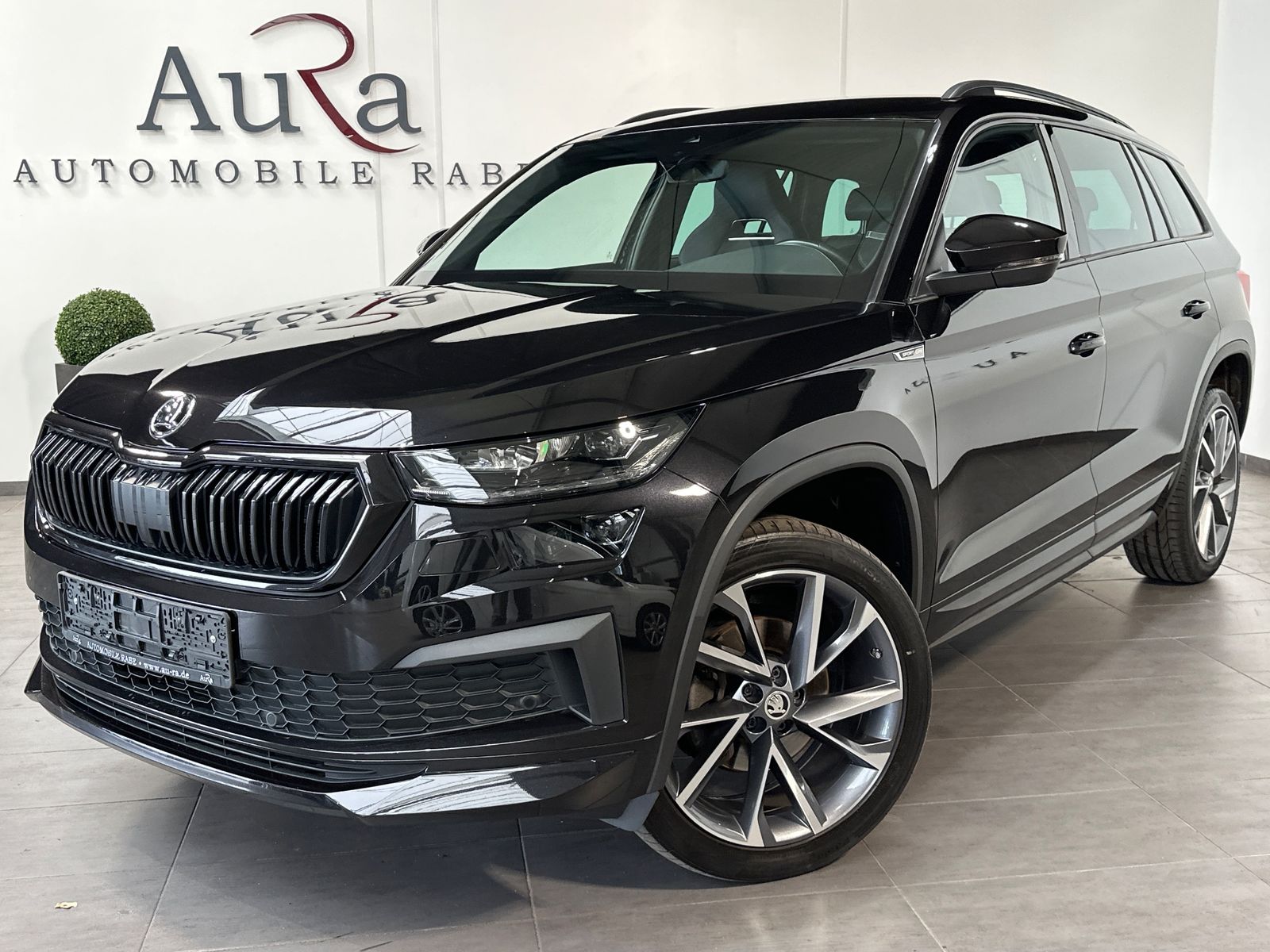 Fahrzeugabbildung SKODA Kodiaq Sportline NAV+LED+ACC+KAMERA+20ZOLL+KESSY