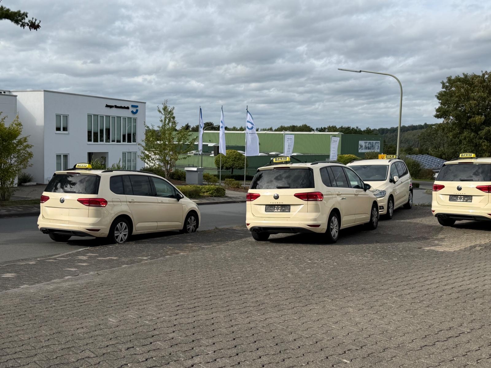 Volkswagen Touran 2.0 TDI DSG 7 Sitzer netto 14.400€