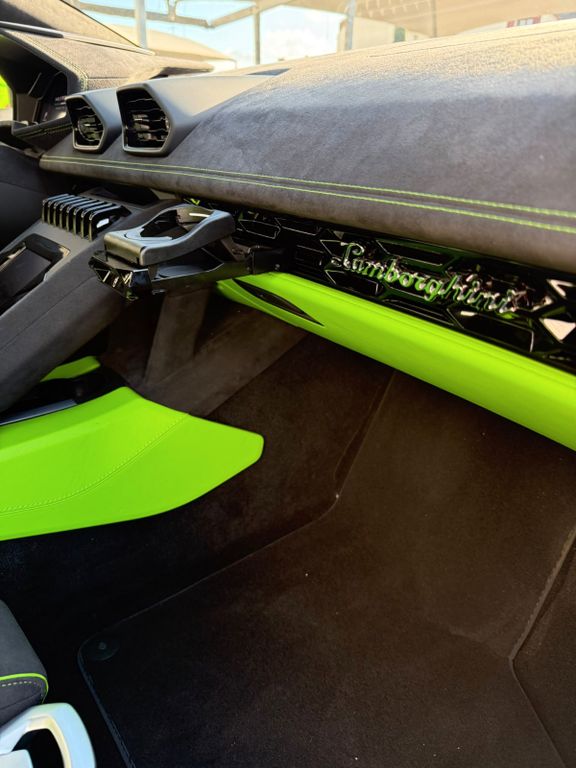 LAMBORGHINI Huracán 2024