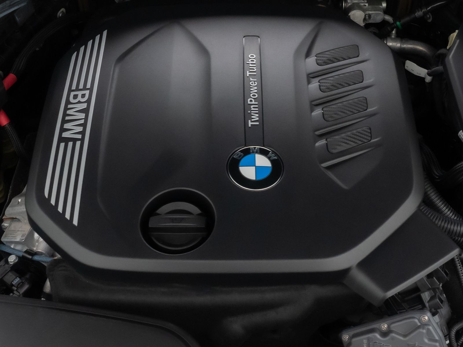 Fahrzeugabbildung BMW 520d xD M Sport Individual 360&deg;HUD HiFi Panorama