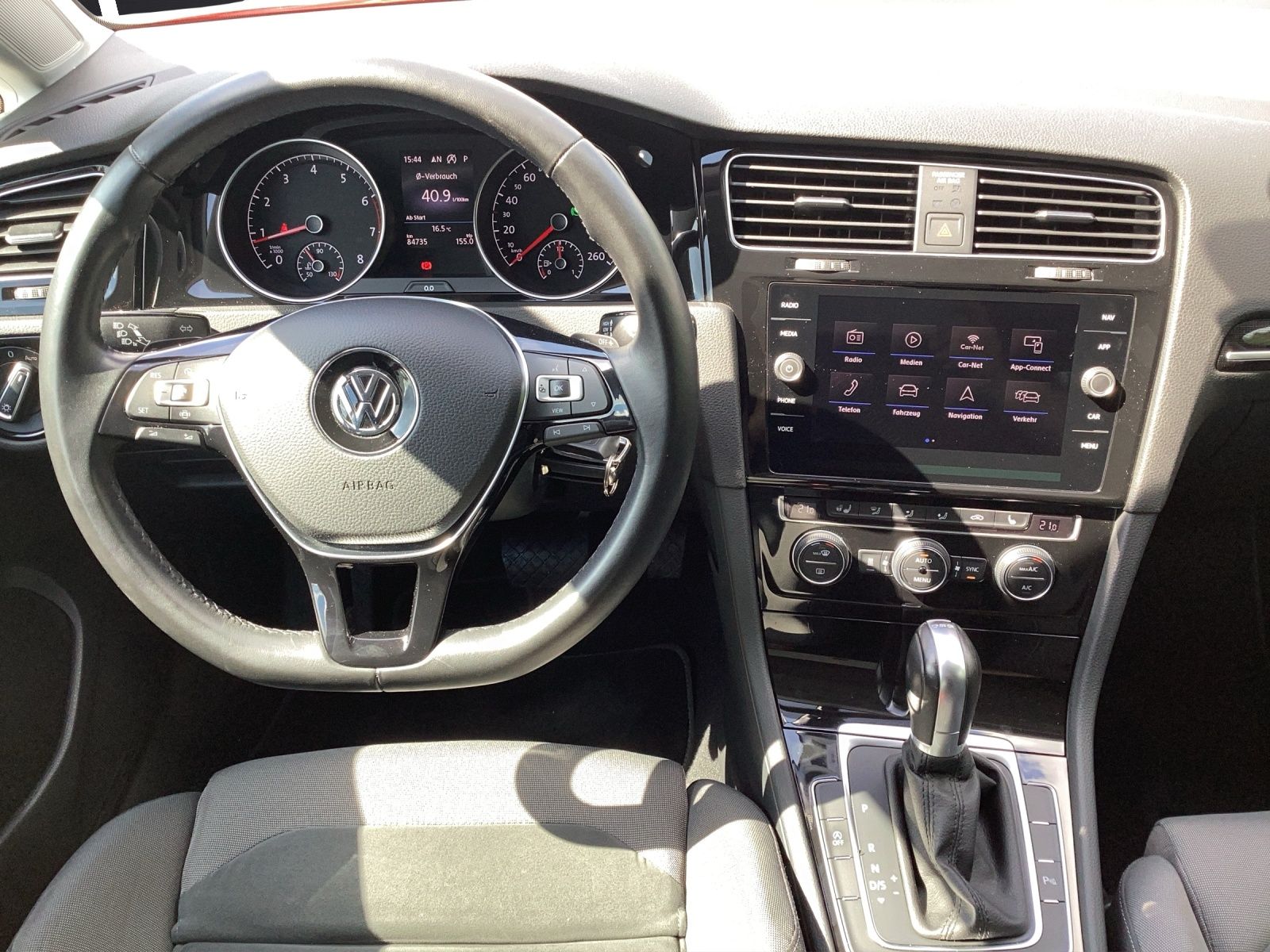Fahrzeugabbildung Volkswagen Golf VII TSI Highline DSG Standh LED ACC