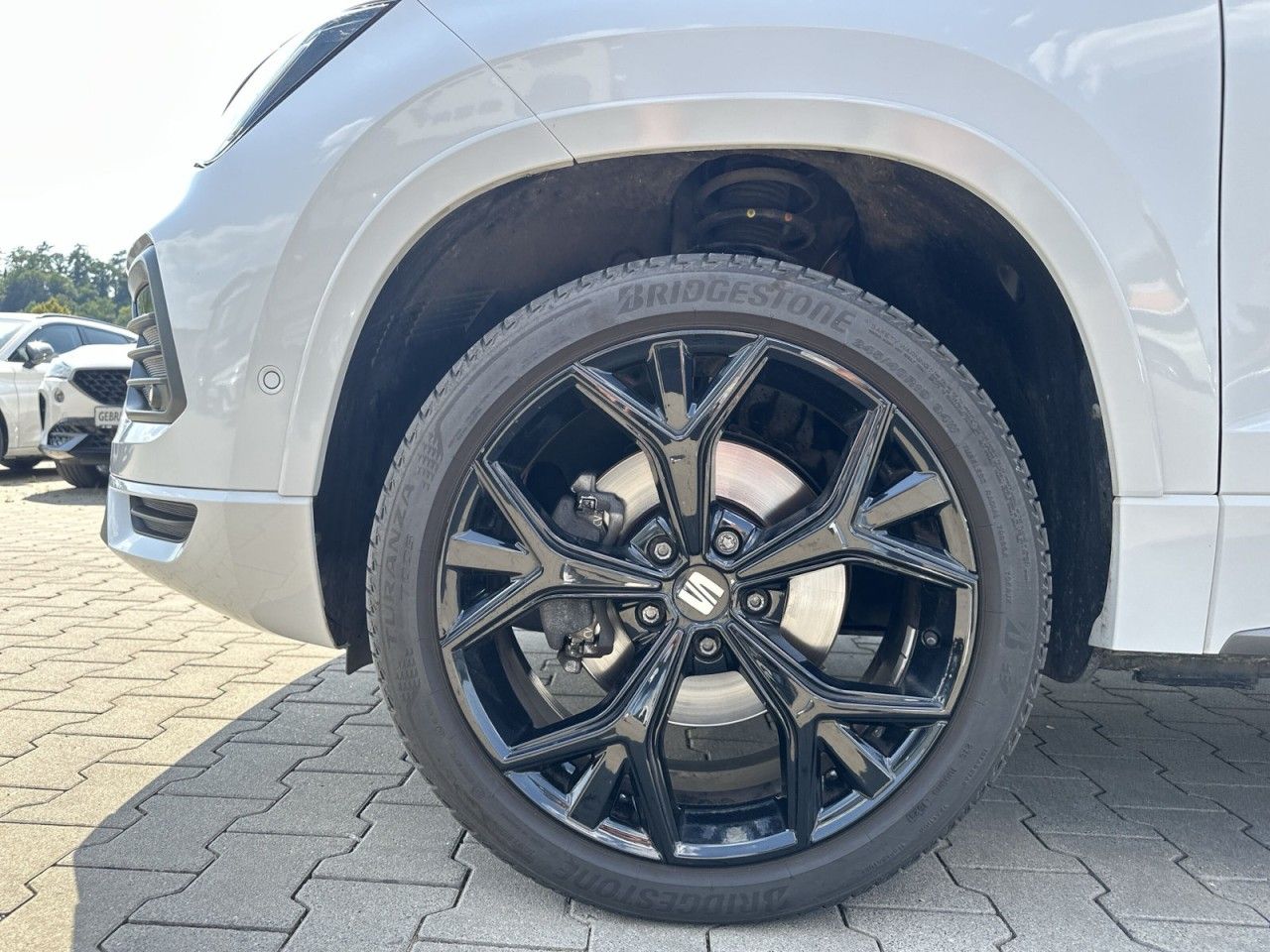 Fahrzeugabbildung SEAT ATECA FR 2.0 TSI 190 PS DSG 4Drive*AHK* - mit KI generiert/bearbeitet