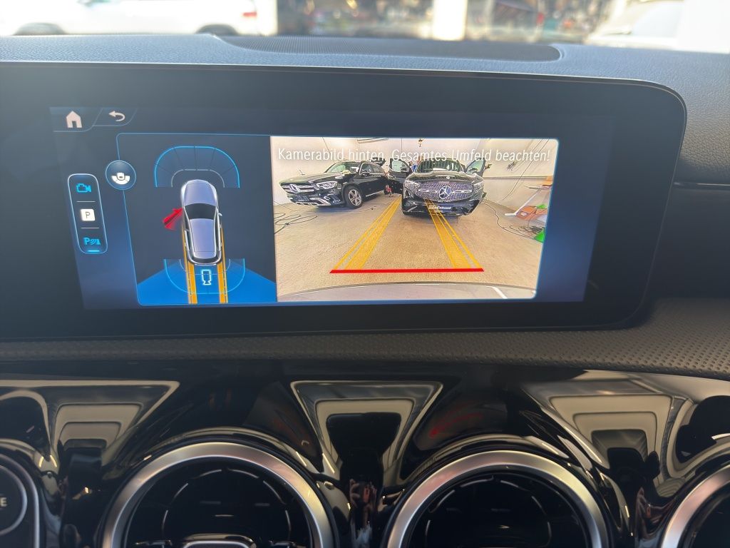 Fahrzeugabbildung Mercedes-Benz A 250 e Kompaktlimousine mit EQ Hybrid Technolog
