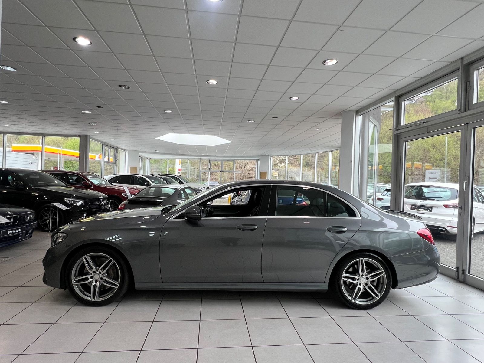 Fahrzeugabbildung Mercedes-Benz E 350 AMG LINE * Widescreen * Ahk *