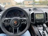 Porsche Cayenne mit Approved/Pano/AHK - Porsche Gebrauchtwagen in Leipzig