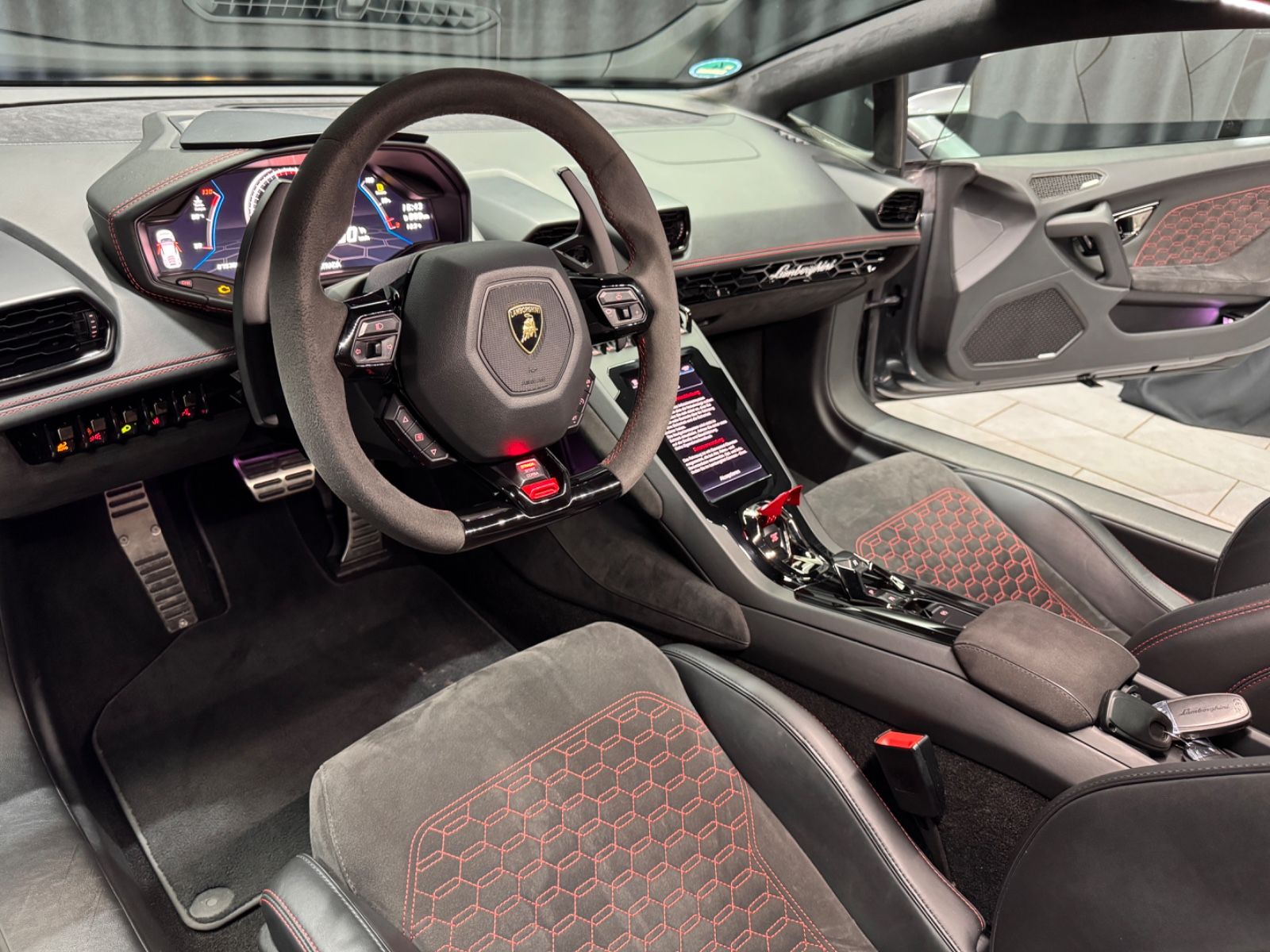 Fahrzeugabbildung Lamborghini Huracan EVO LP640|LIFT|SENSONUM|KAMERA|AD PERSON