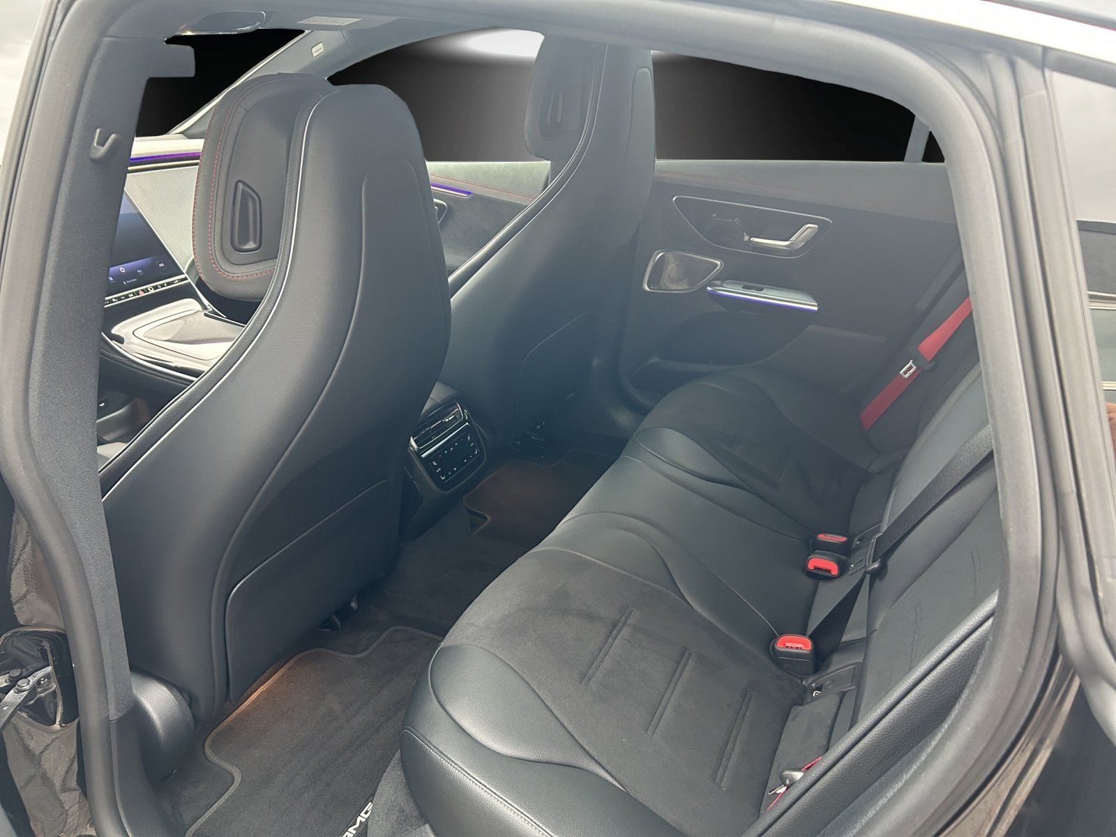 Fahrzeugabbildung Mercedes-Benz EQE500 AMG Prem DISTRO 22kw AIRMATIC 4,5°HAL AHK