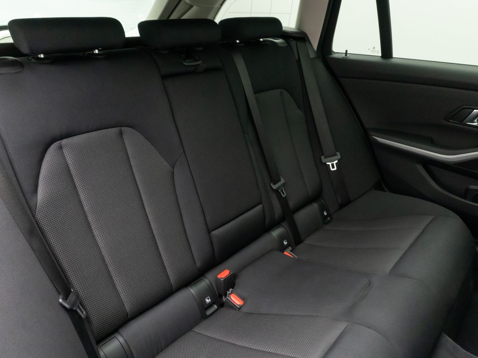 Fahrzeugabbildung BMW 320e Panoram Kamera HUD DAB HiFi Geschwindigkeit