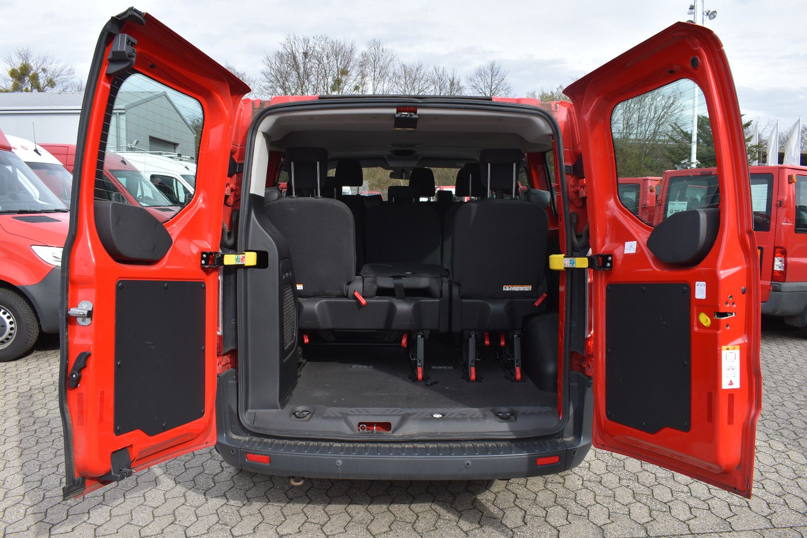 Fahrzeugabbildung Ford Transit Custom/ Kombi 300 L1* 1821*