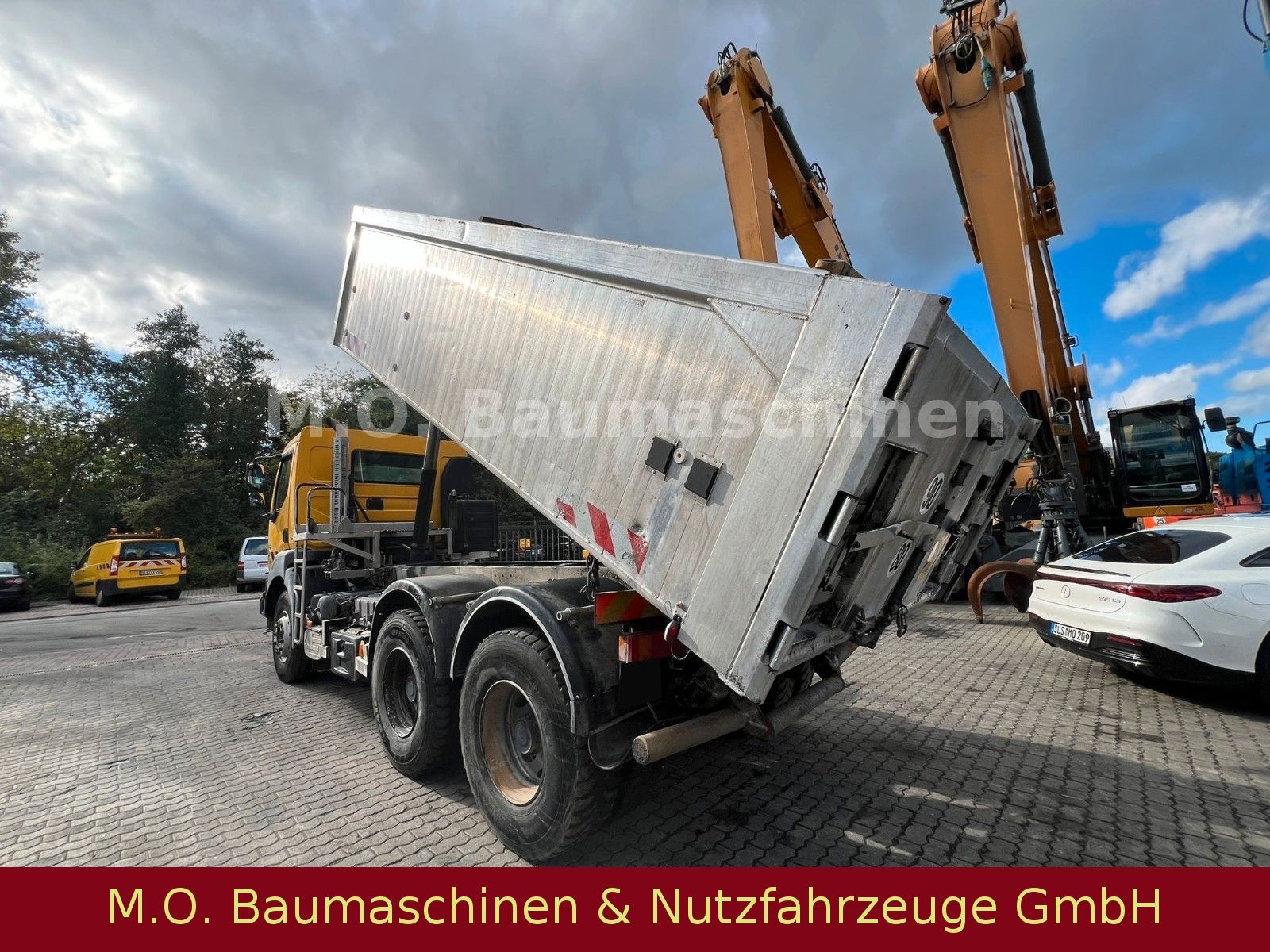 Fahrzeugabbildung Renault Kerax 370.26 / 6x4 /Alu Kipper /