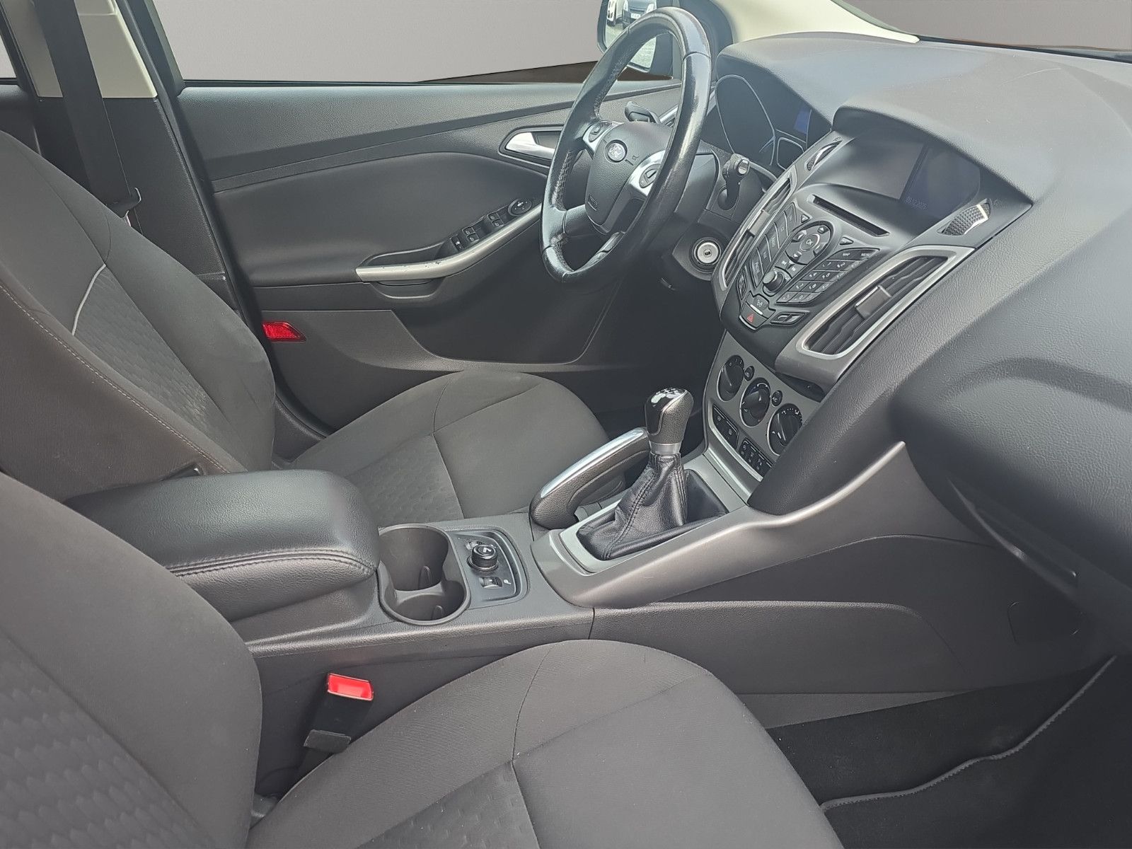 Fahrzeugabbildung Ford Focus Turnier Champions Edition